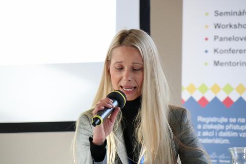 Jitka Pražáková, projektová manažerka Pacientského hubu vítá účastníky konference